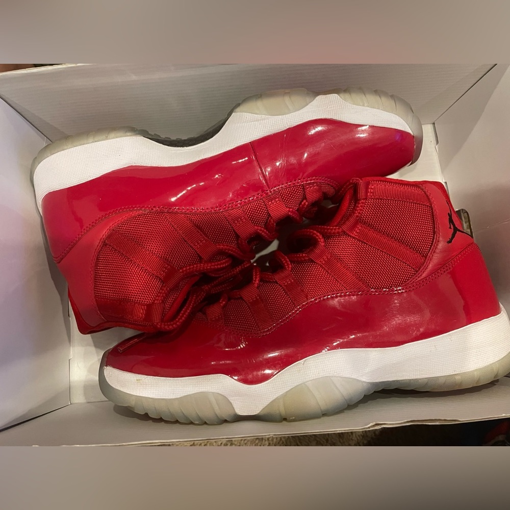 Red jordan 11 size 10.5